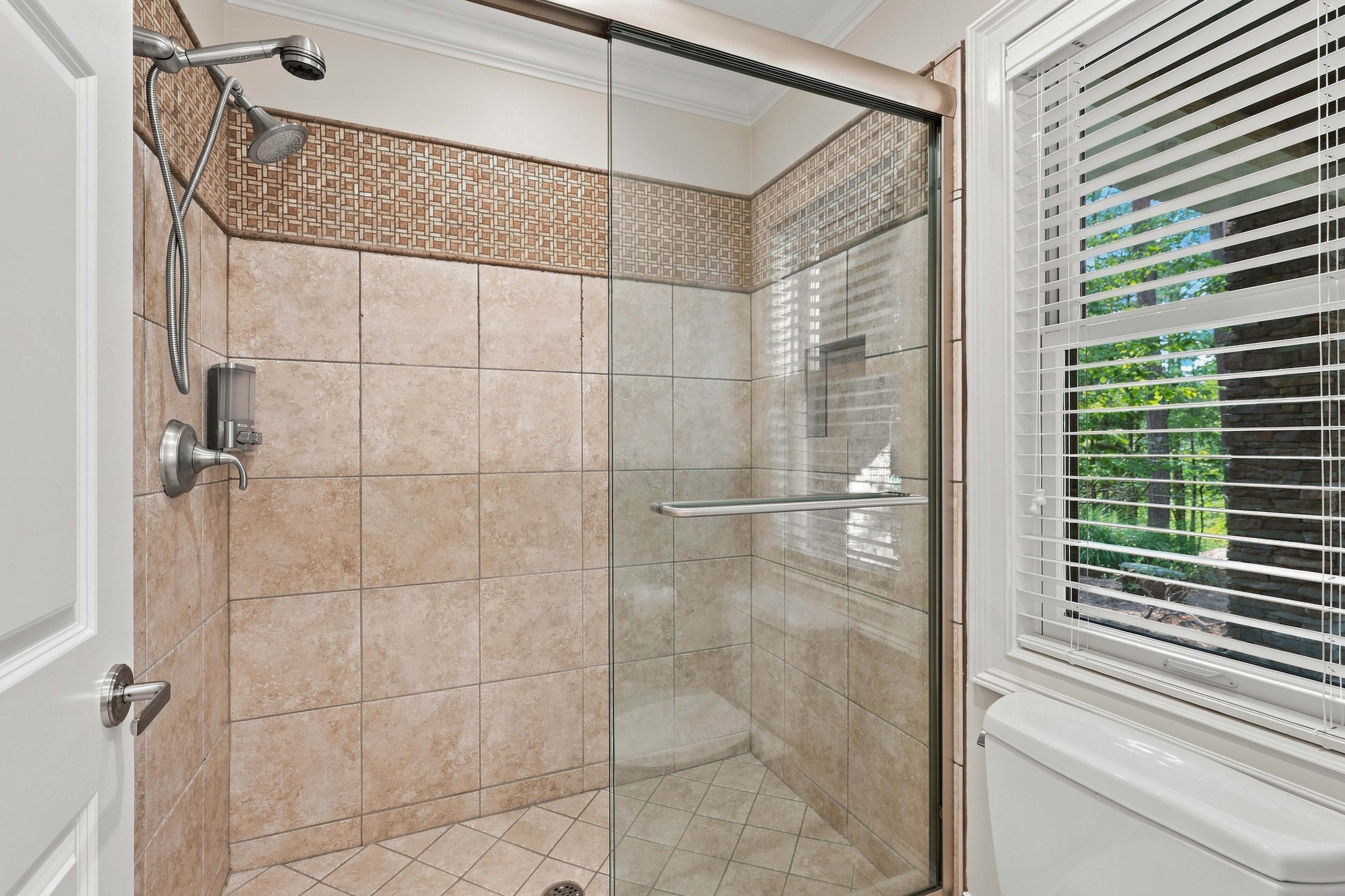 1100 Bachelors Run image 38